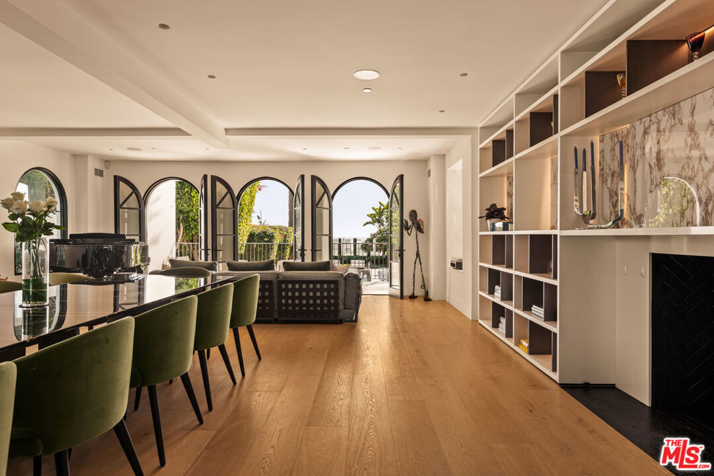 972 Palisades Beach Road