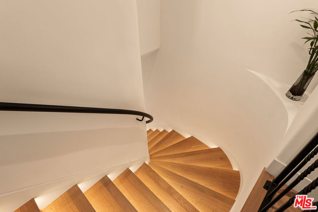 972 Palisades Beach Road