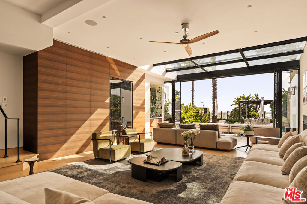 972 Palisades Beach Road