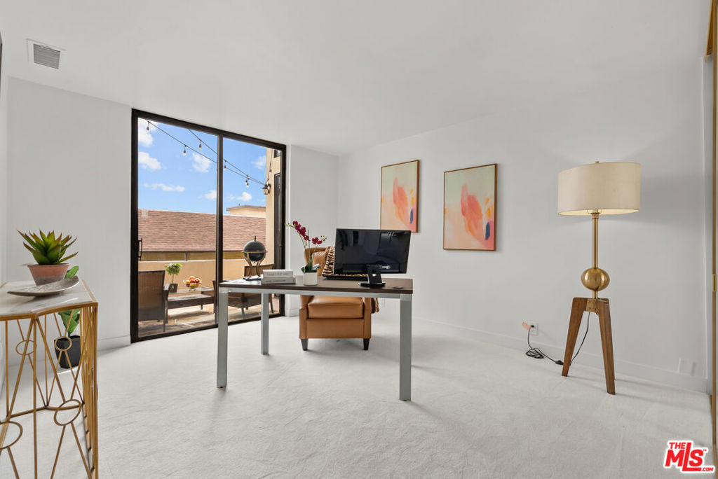 1880 Veteran Avenue 306