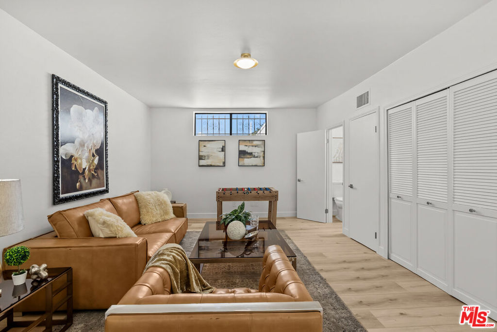1880 Veteran Avenue 306