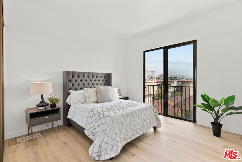 1880 Veteran Avenue 306