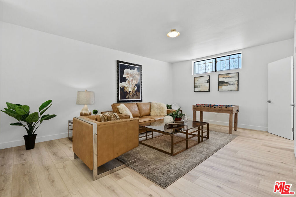 1880 Veteran Avenue 306