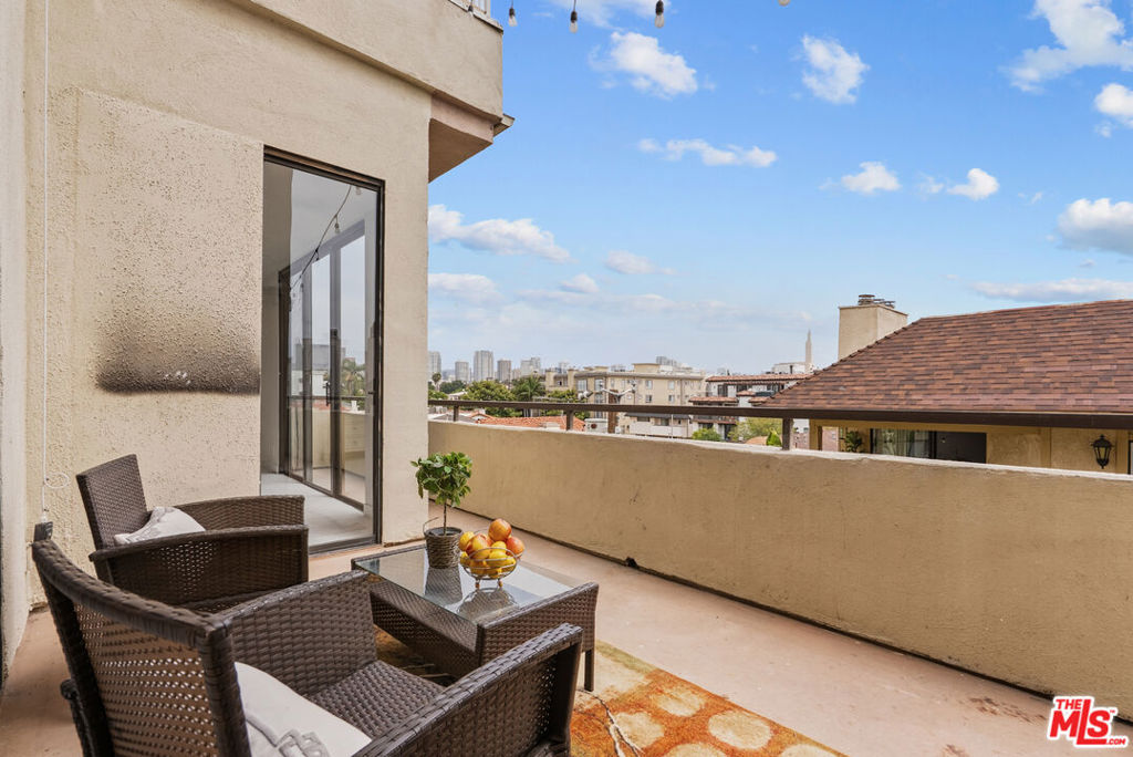 1880 Veteran Avenue 306