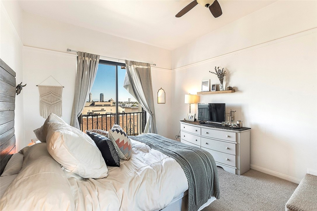 1880 Veteran Avenue 306