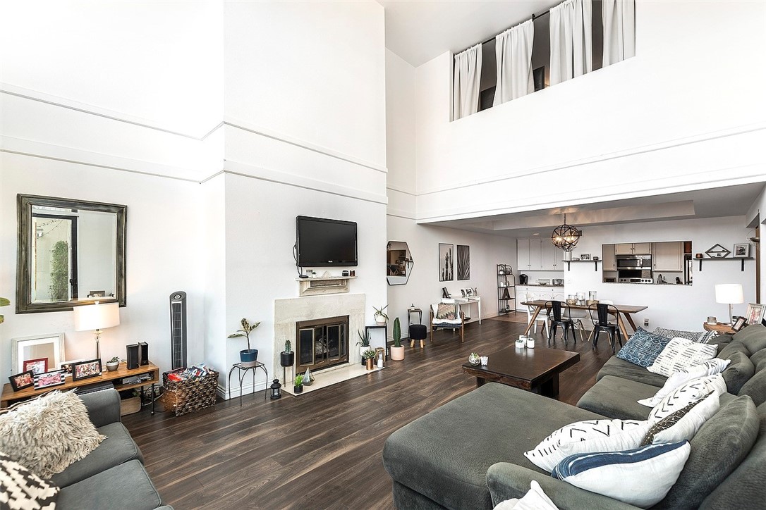 1880 Veteran Avenue 306