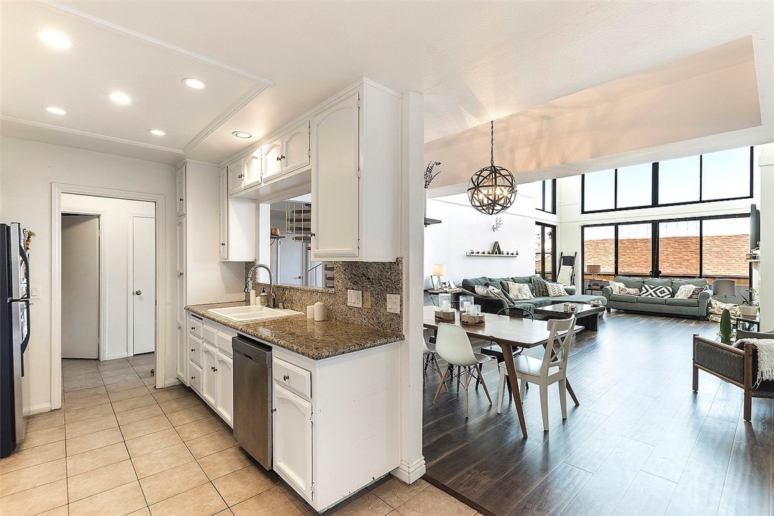 1880 Veteran Avenue 306