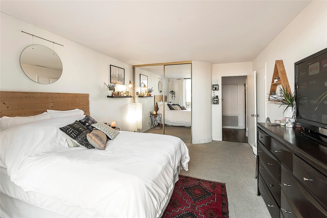 1880 Veteran Avenue 306