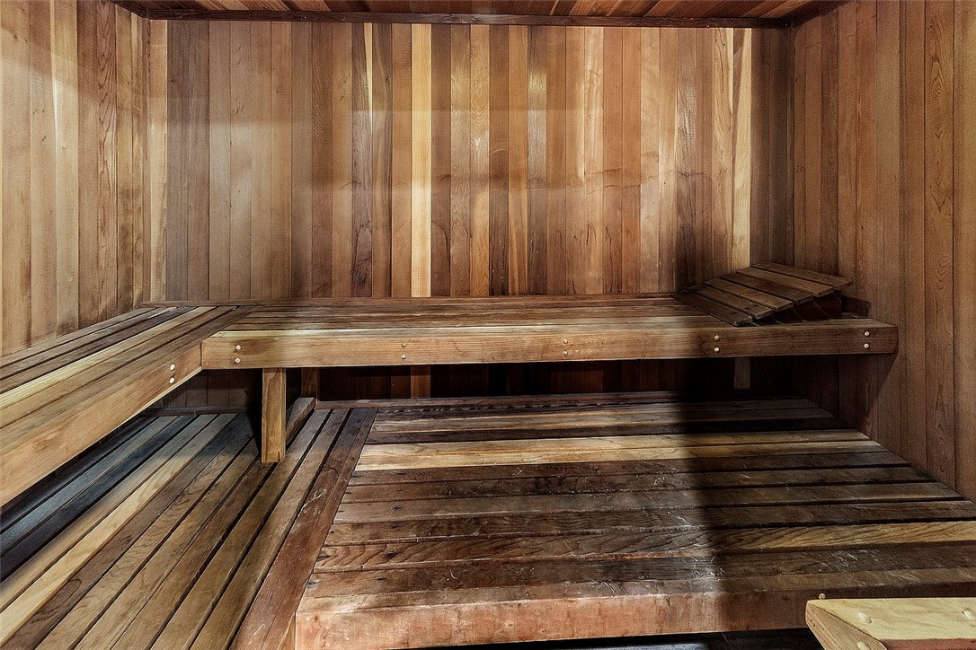 1880 Veteran Avenue 306