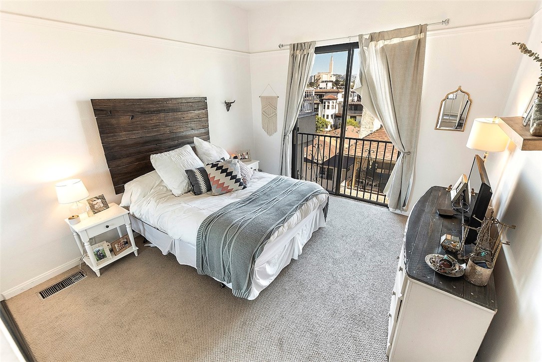 1880 Veteran Avenue 306