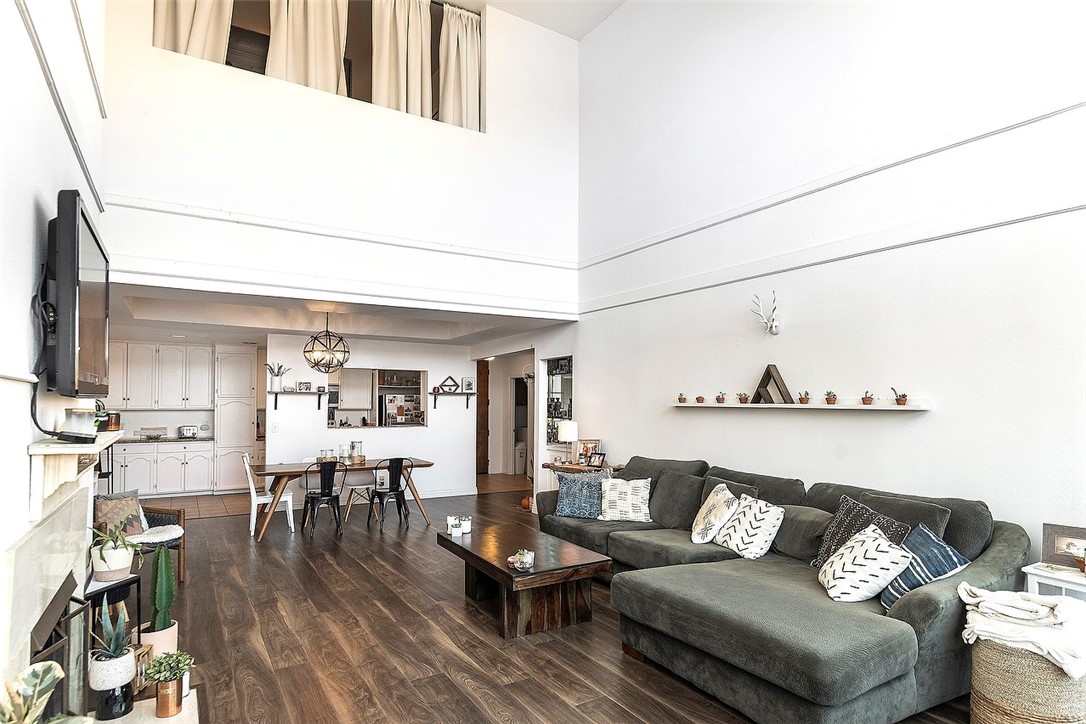 1880 Veteran Avenue 306