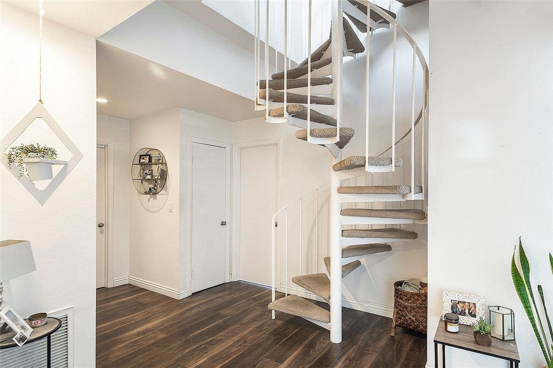 1880 Veteran Avenue 306