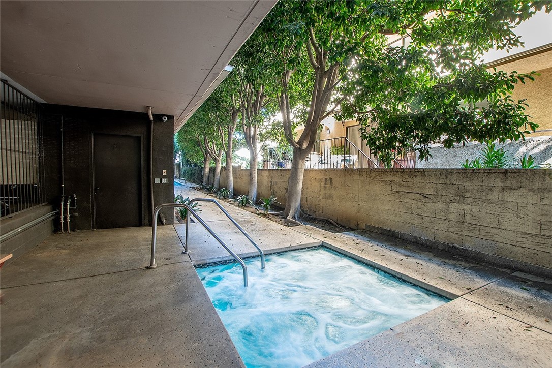 1880 Veteran Avenue 306