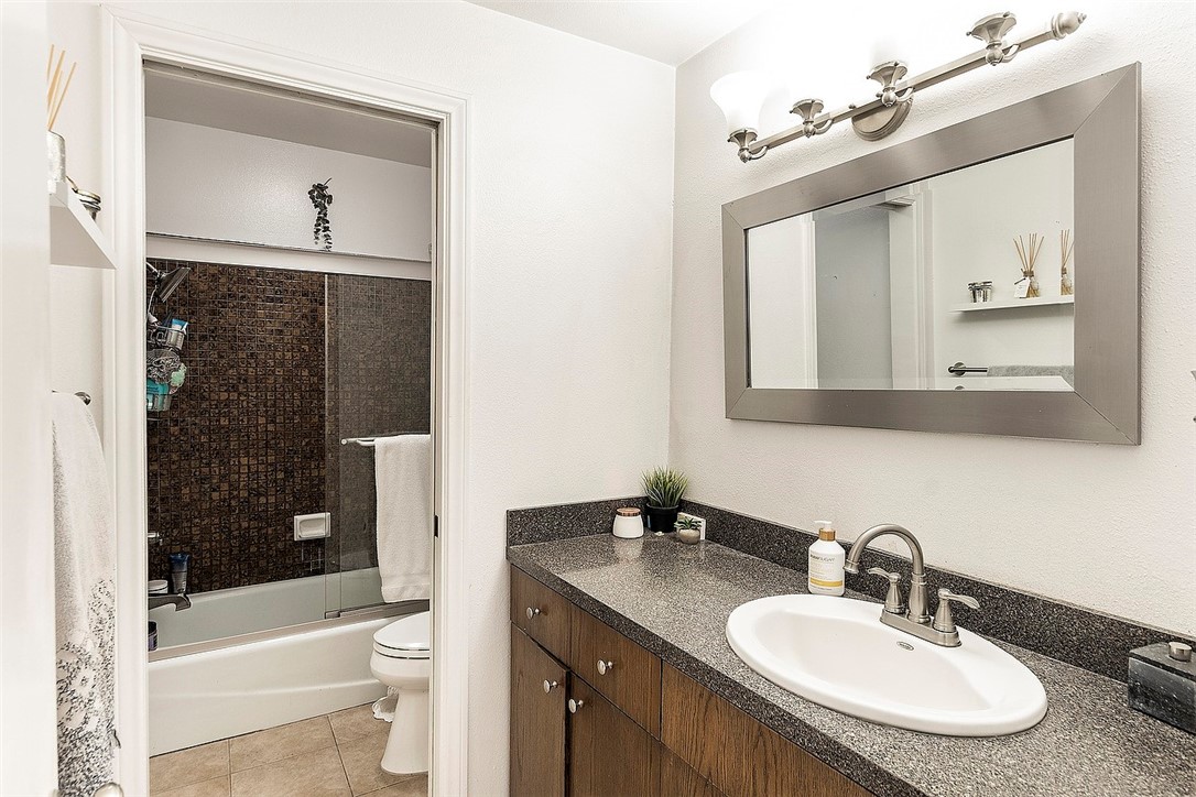 1880 Veteran Avenue 306