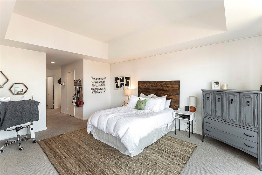 1880 Veteran Avenue 306