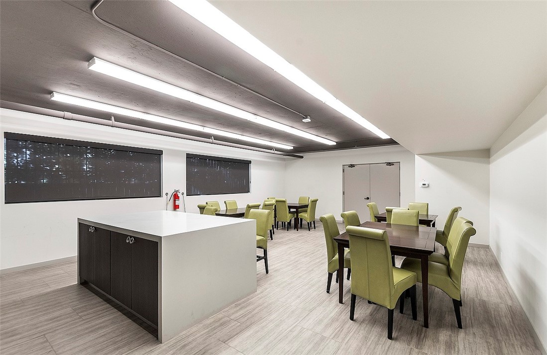 1880 Veteran Avenue 306