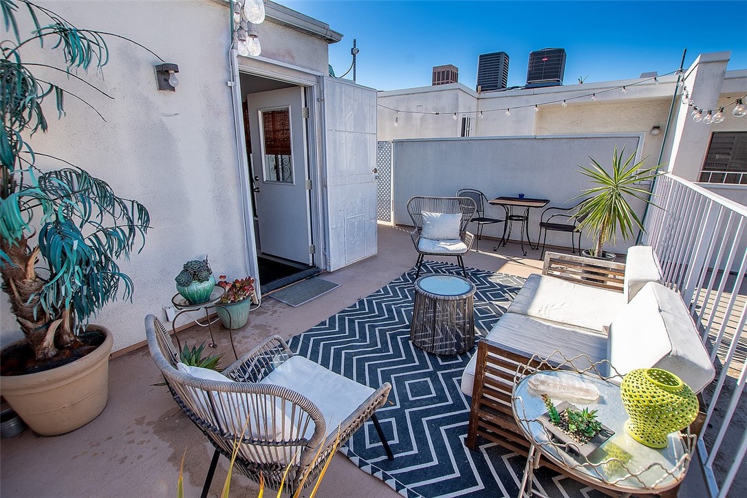 1880 Veteran Avenue 306