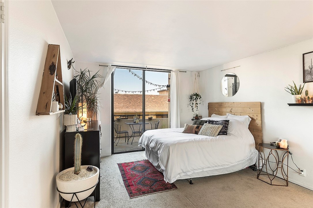 1880 Veteran Avenue 306