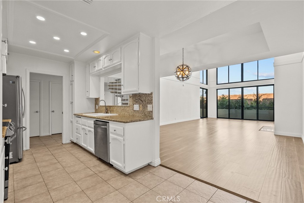 1880 Veteran Avenue PH 306