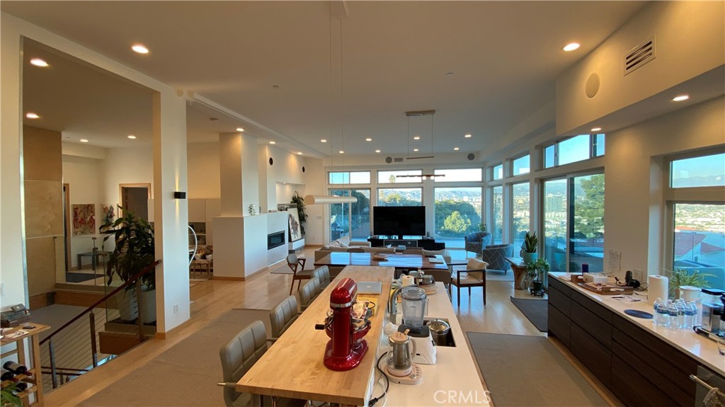7015 Wrightcrest