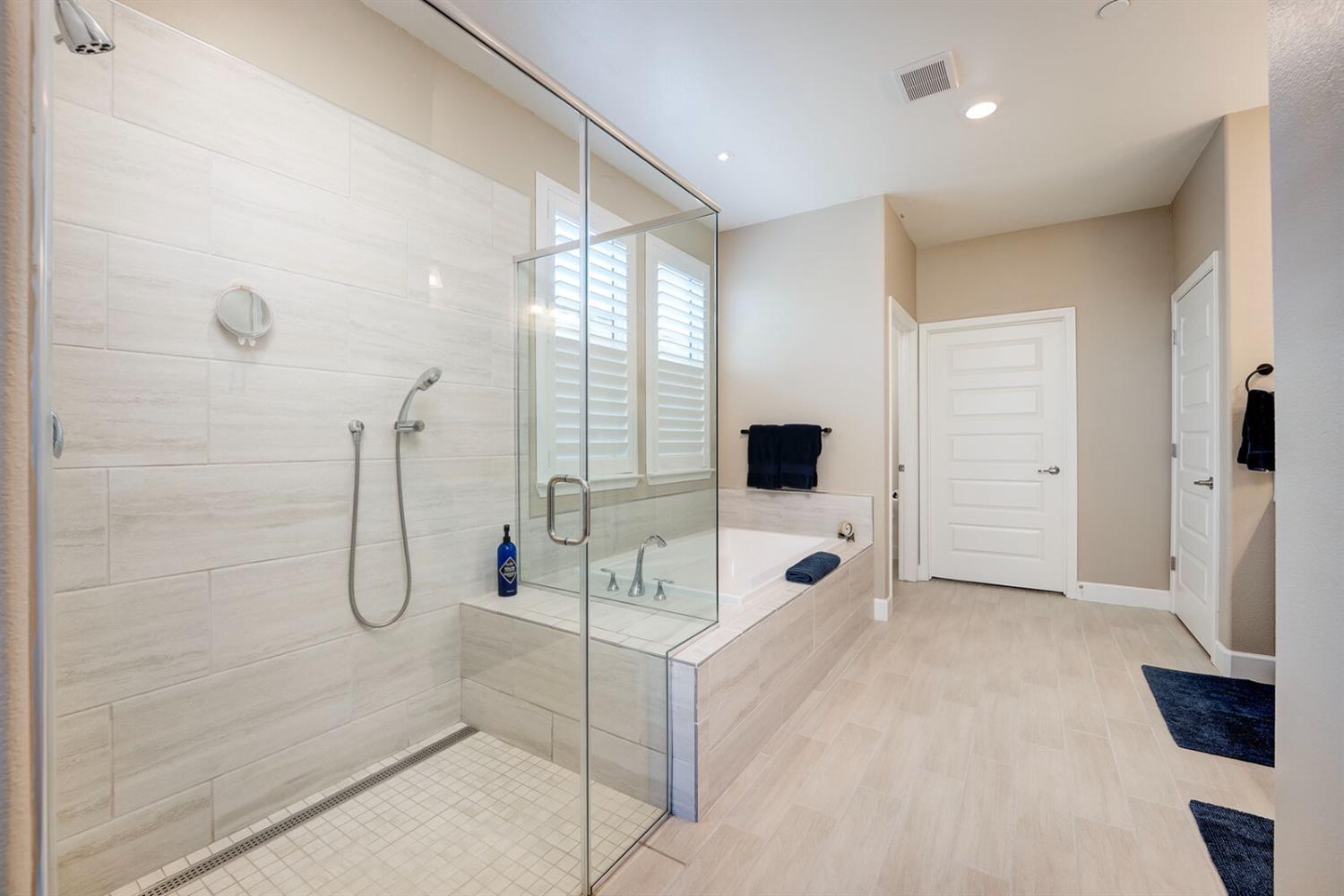 4770 Peace Lily Lane