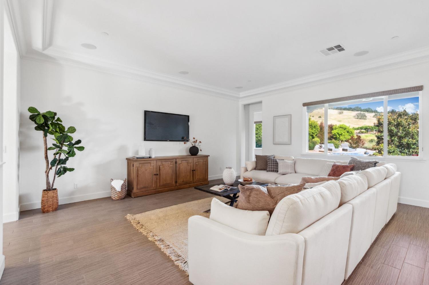 5485 Aspen Meadows Drive