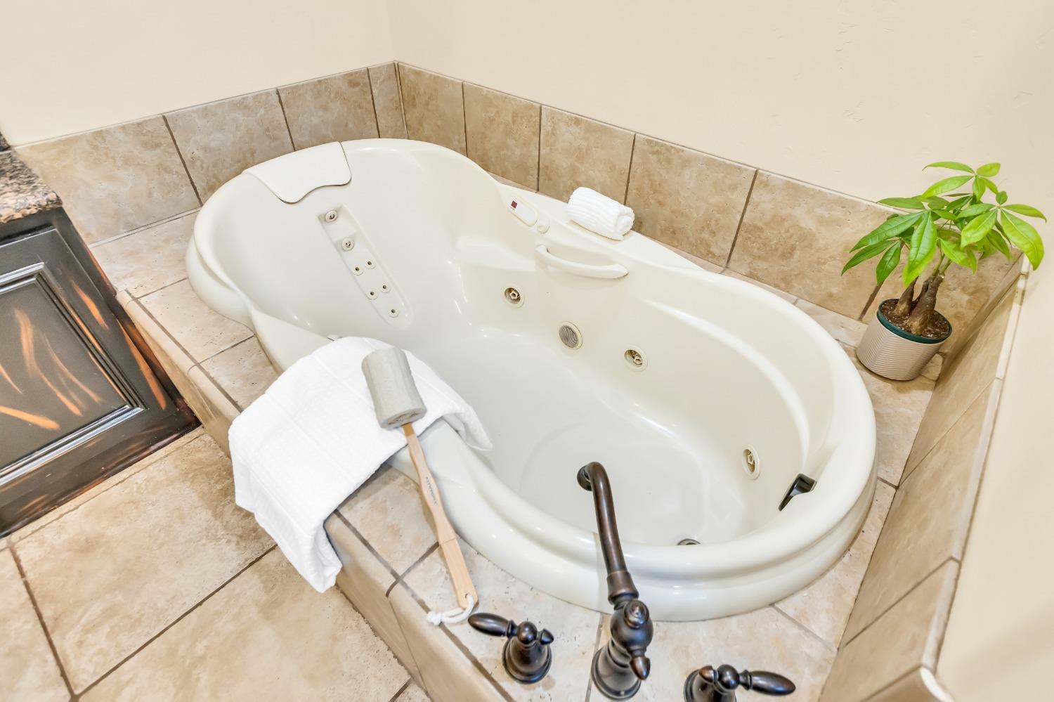 6404 Chestnut Avenue