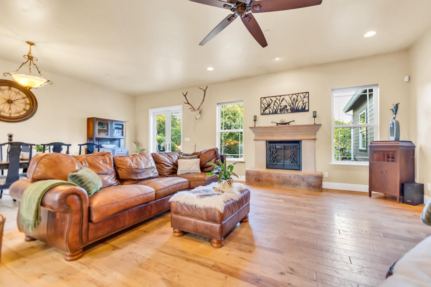 6404 Chestnut Avenue