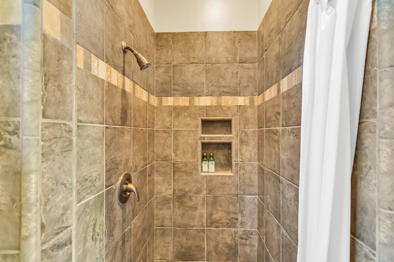 6404 Chestnut Avenue