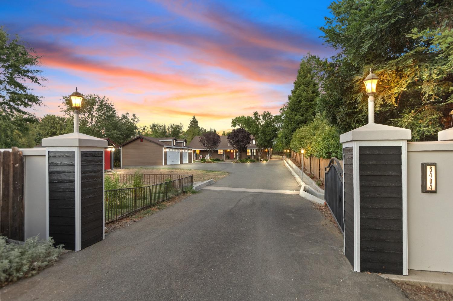 6404 Chestnut Avenue