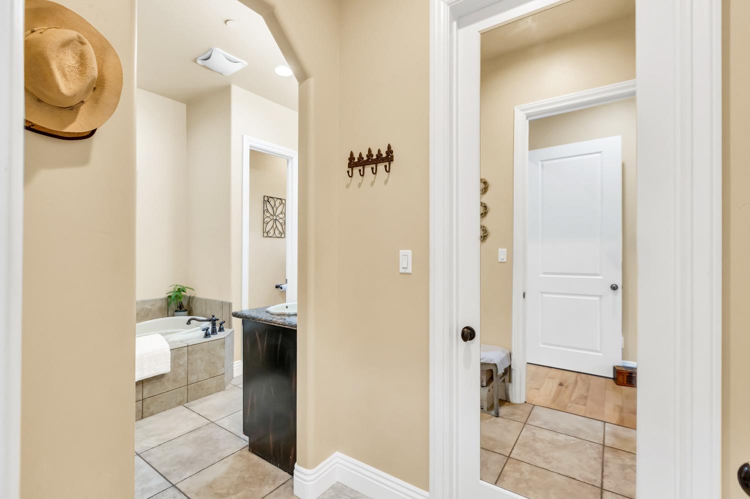 6404 Chestnut Avenue