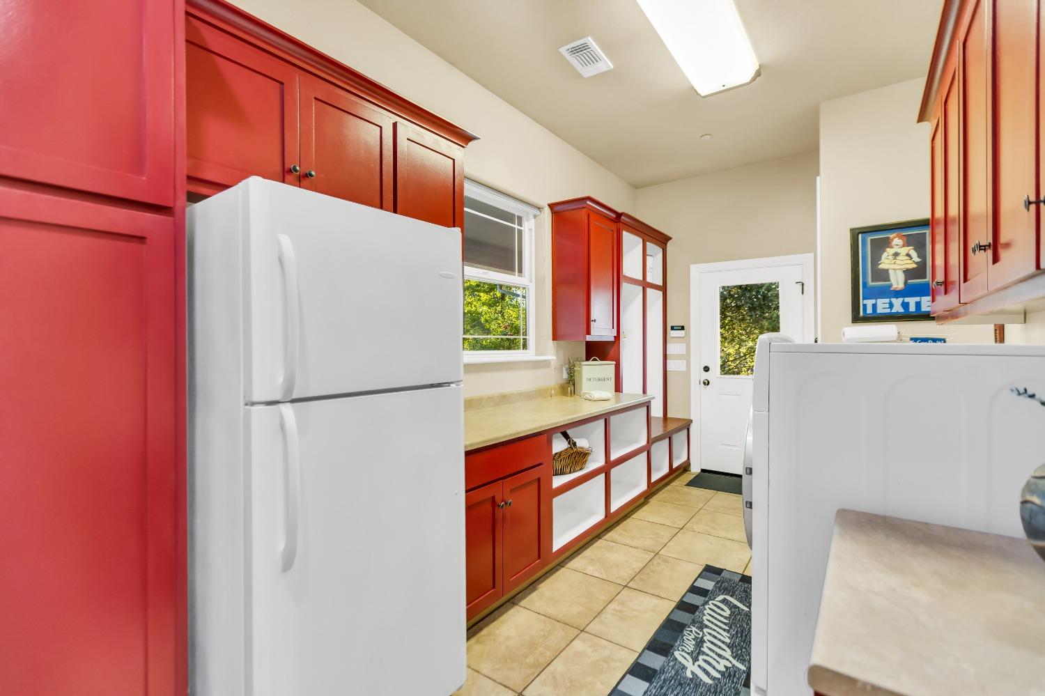 6404 Chestnut Avenue