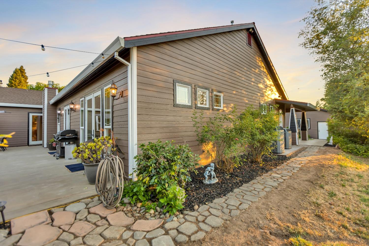 6404 Chestnut Avenue