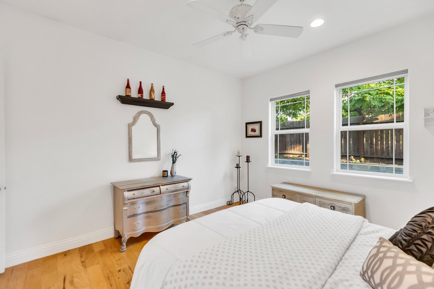 6404 Chestnut Avenue