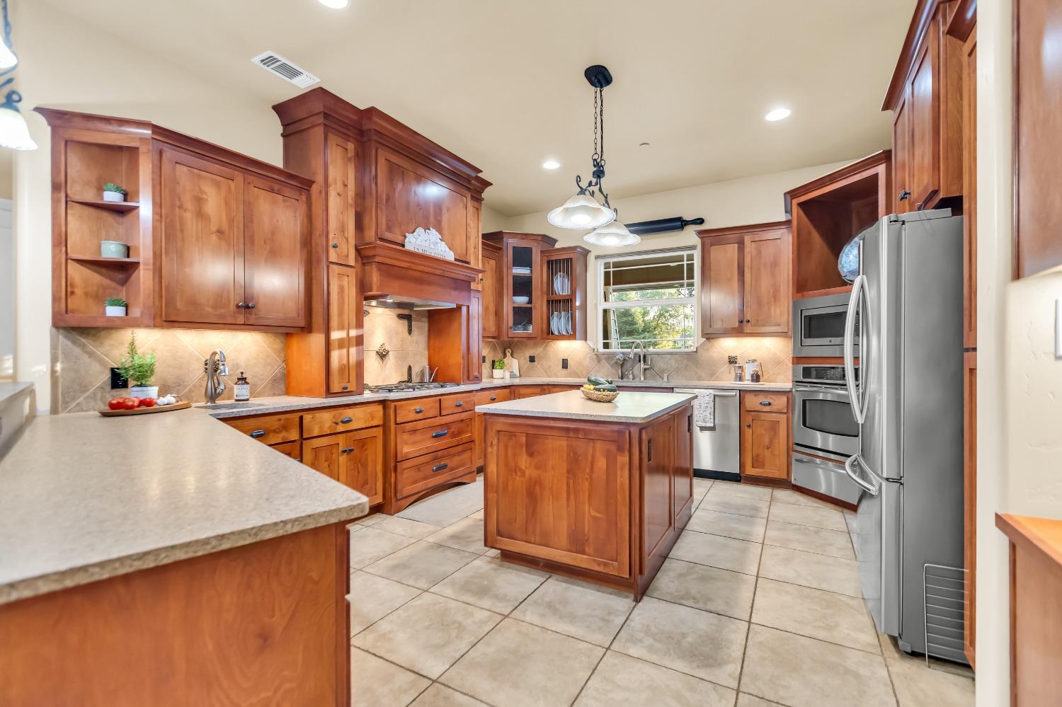 6404 Chestnut Avenue