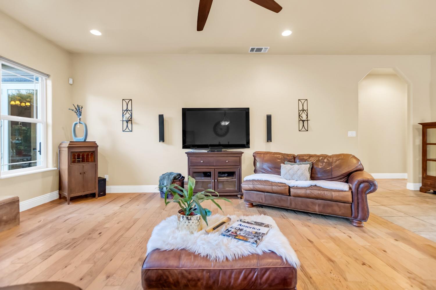 6404 Chestnut Avenue