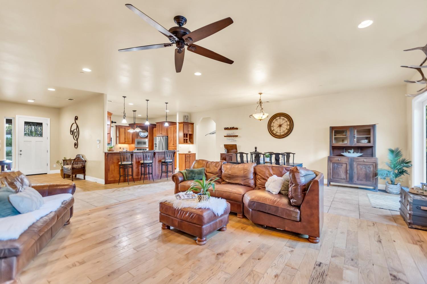 6404 Chestnut Avenue