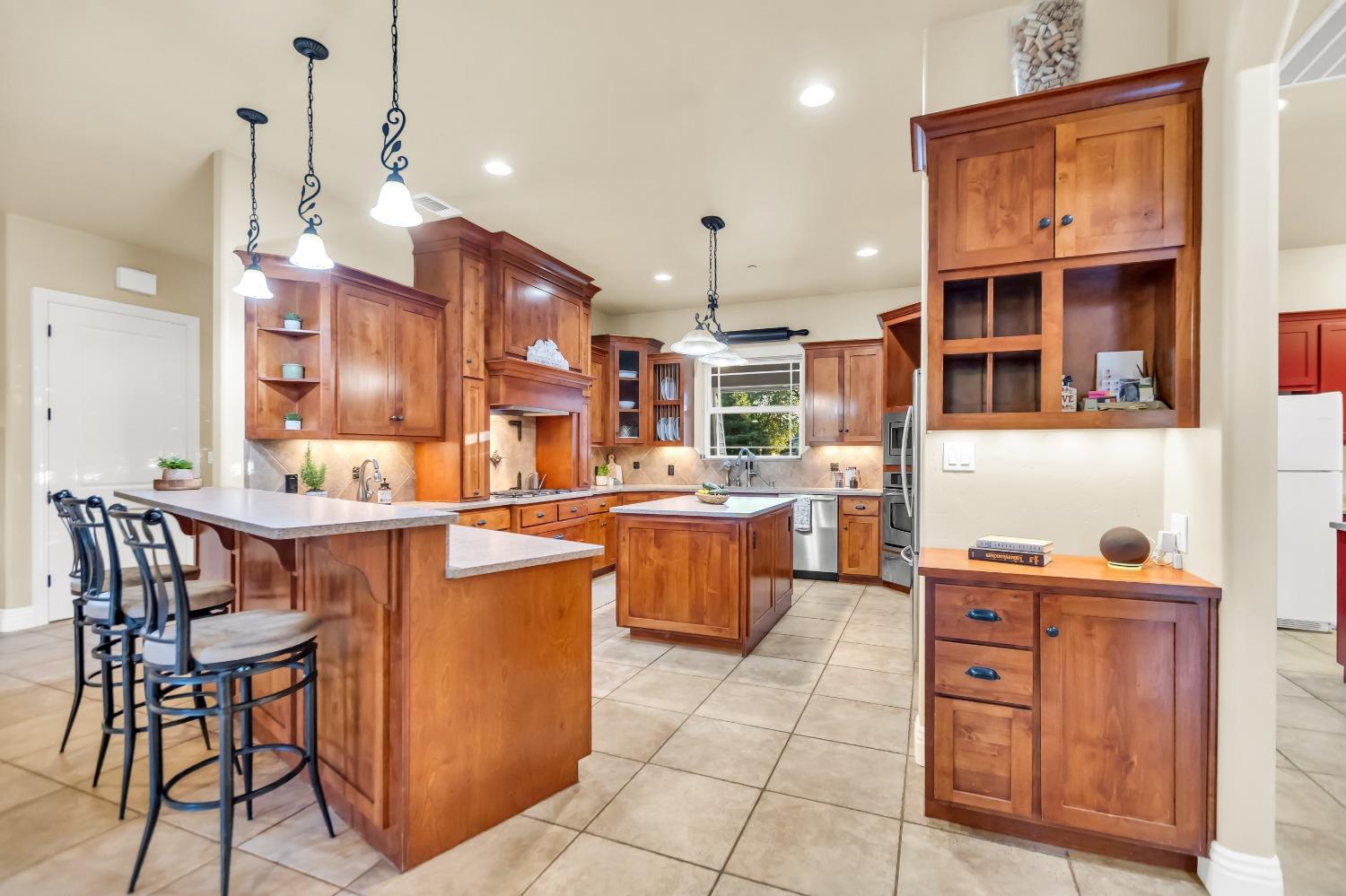 6404 Chestnut Avenue