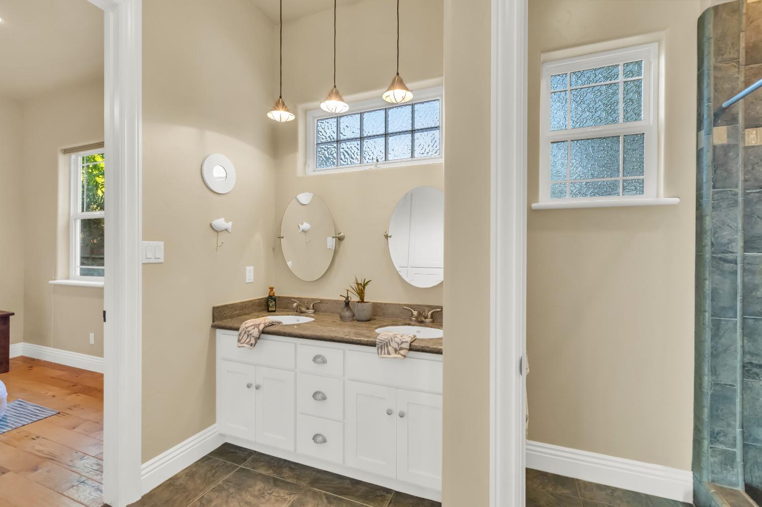 6404 Chestnut Avenue