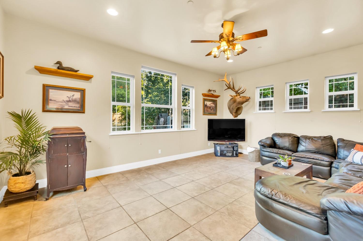 6404 Chestnut Avenue