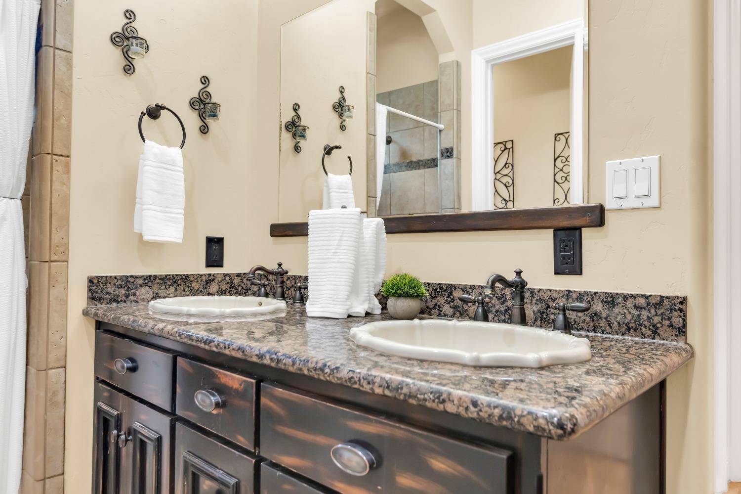 6404 Chestnut Avenue