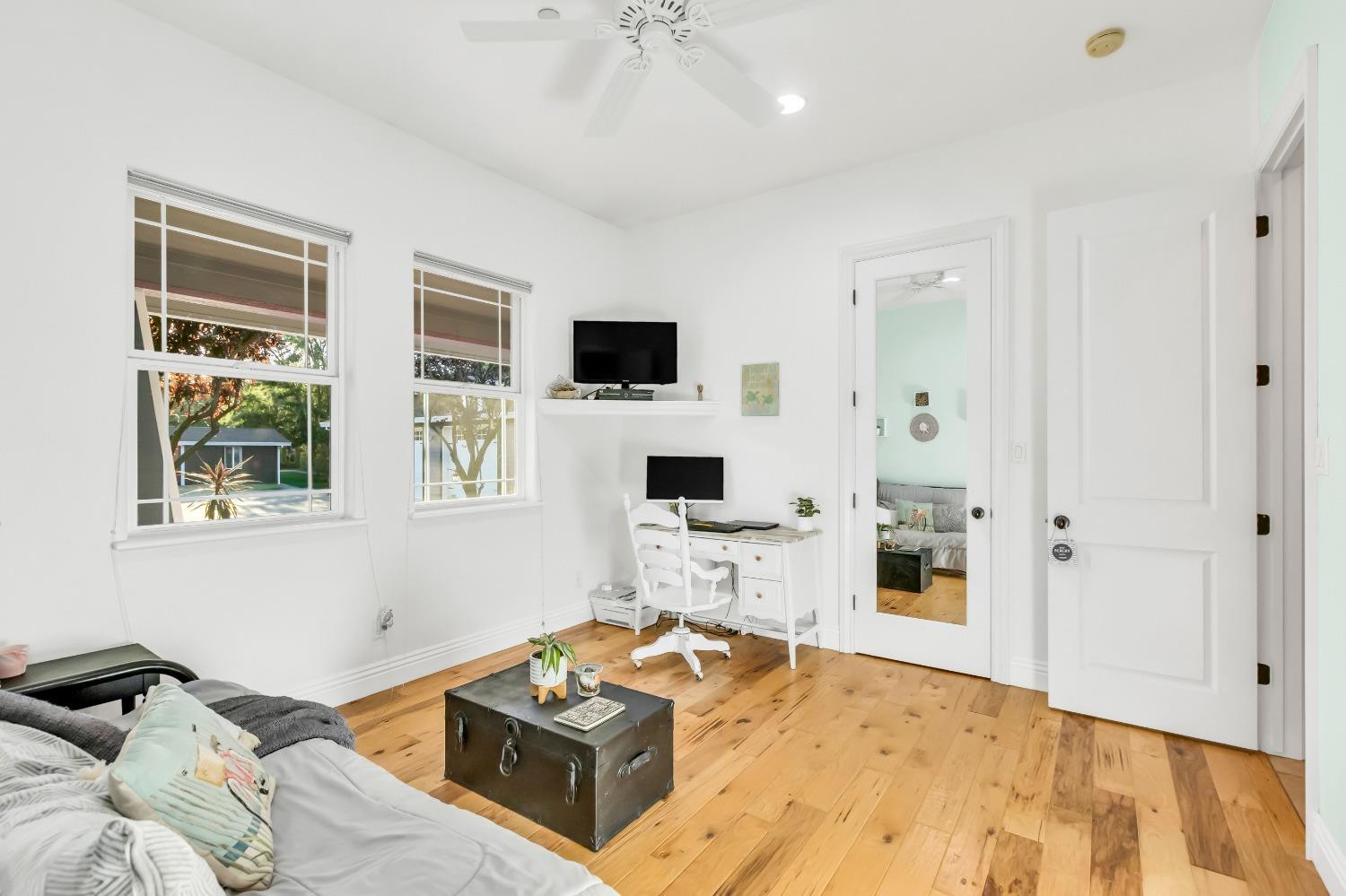 6404 Chestnut Avenue