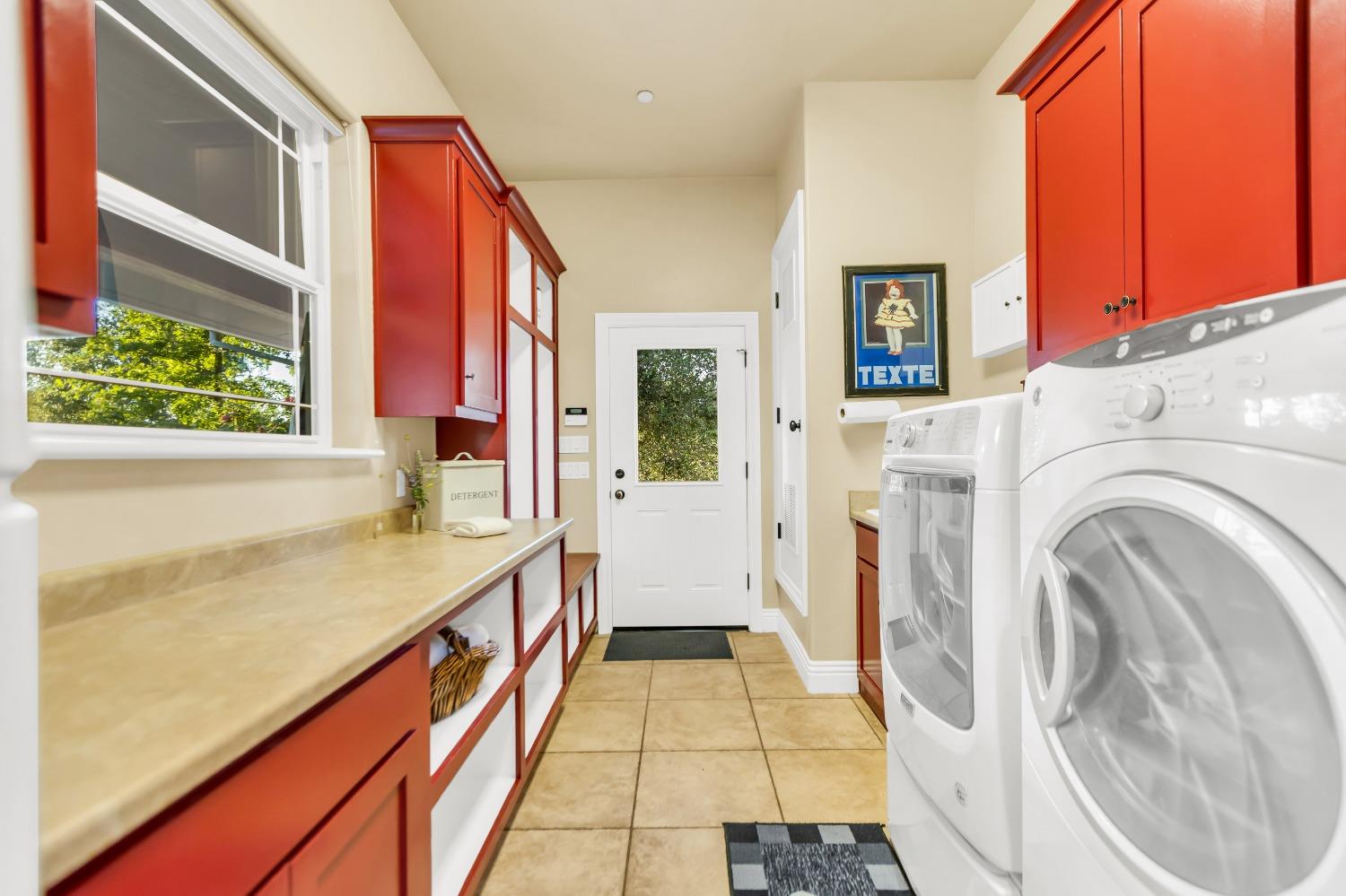 6404 Chestnut Avenue