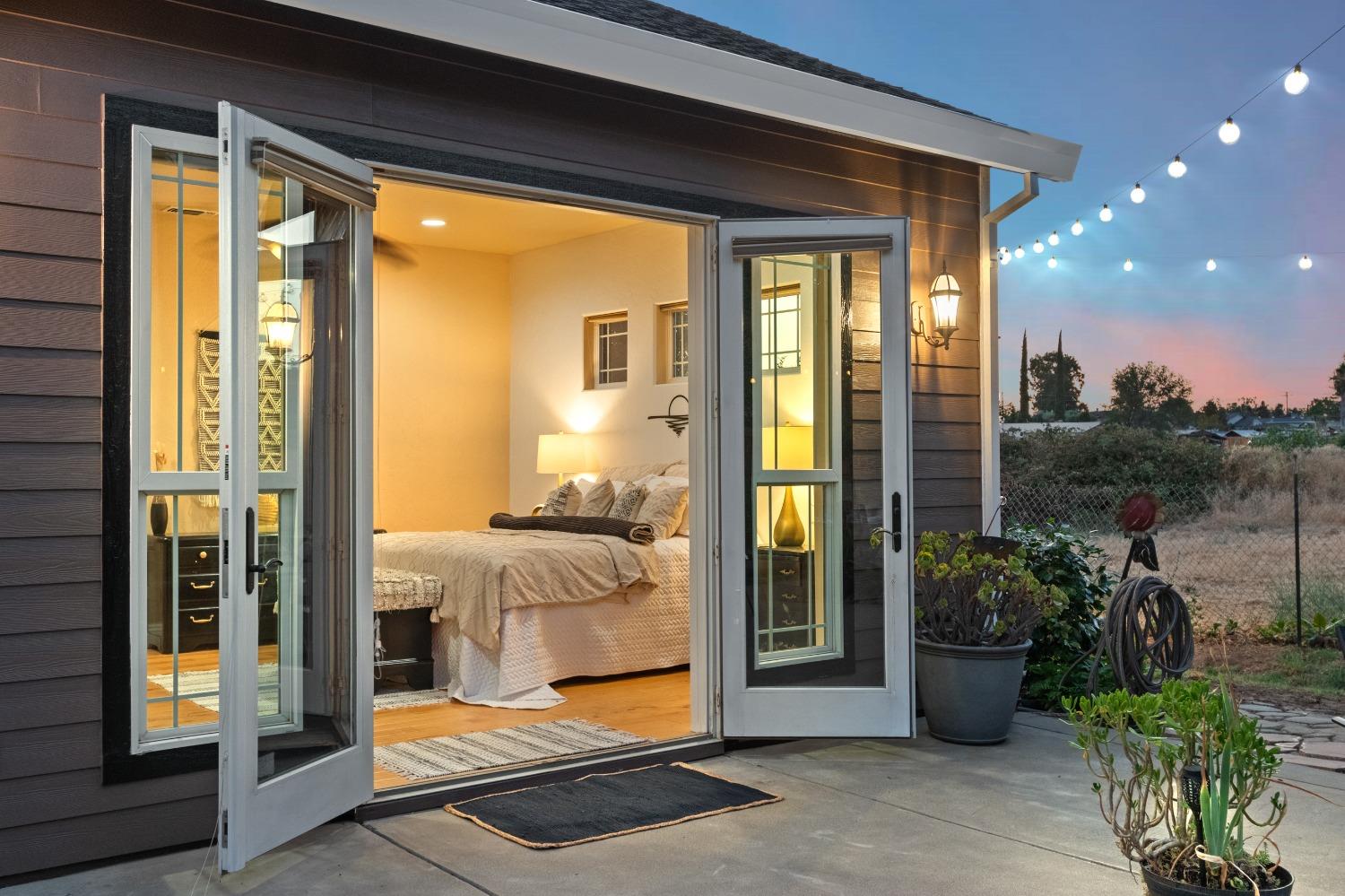 6404 Chestnut Avenue