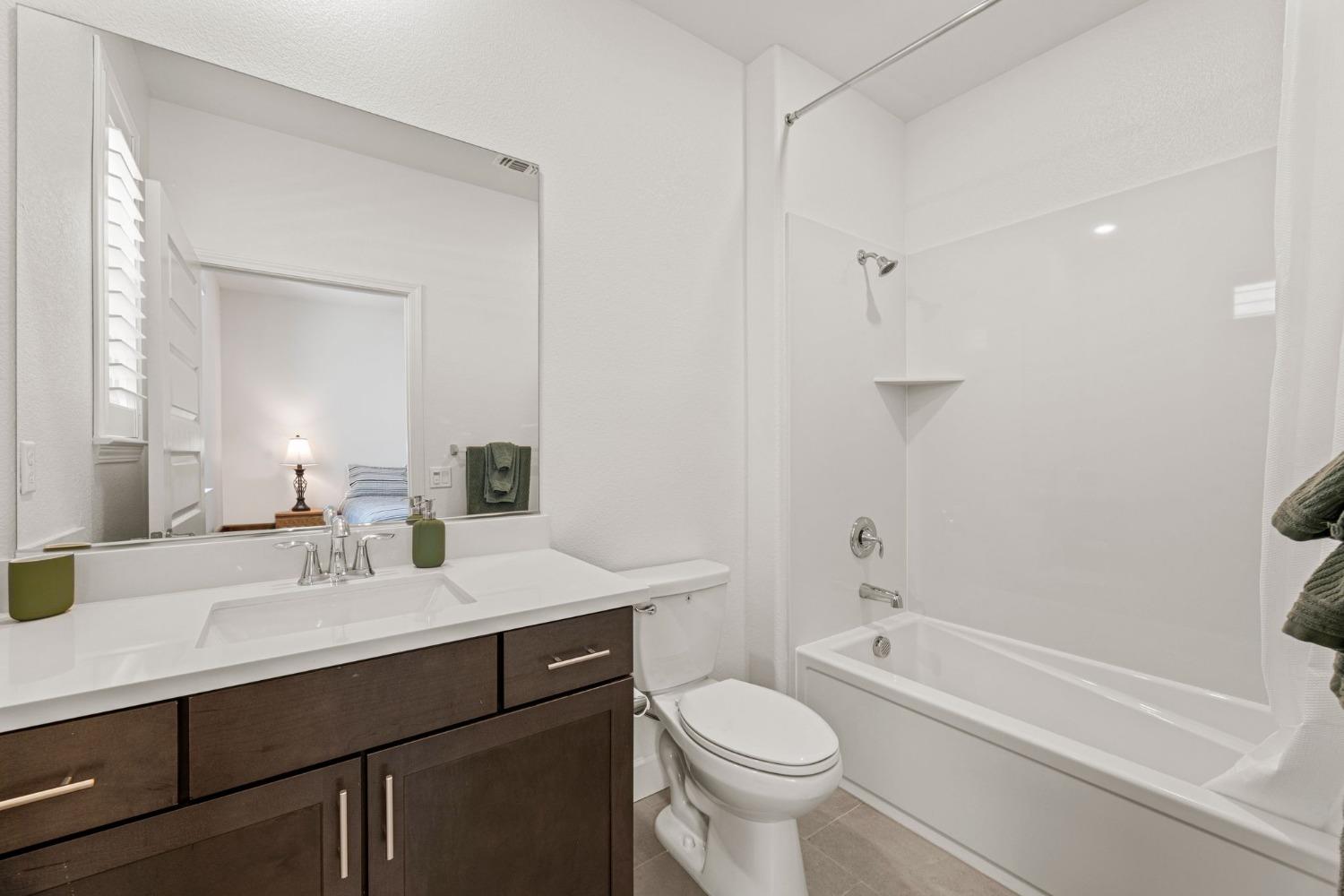 4580 Royal Lily Avenue