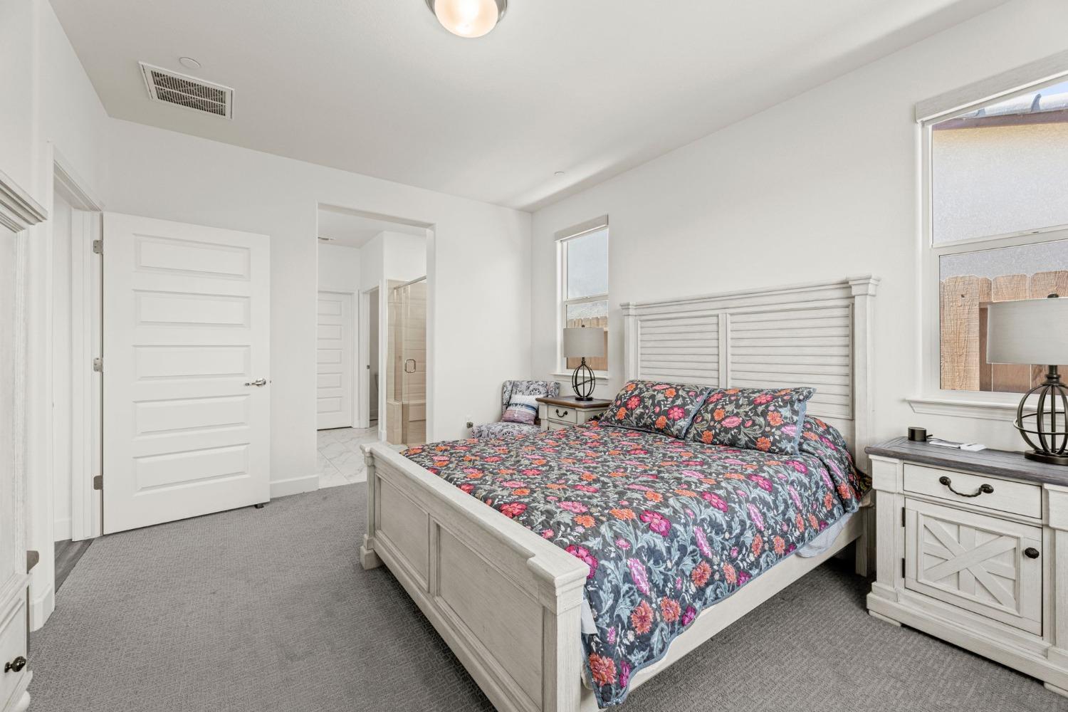 4580 Royal Lily Avenue