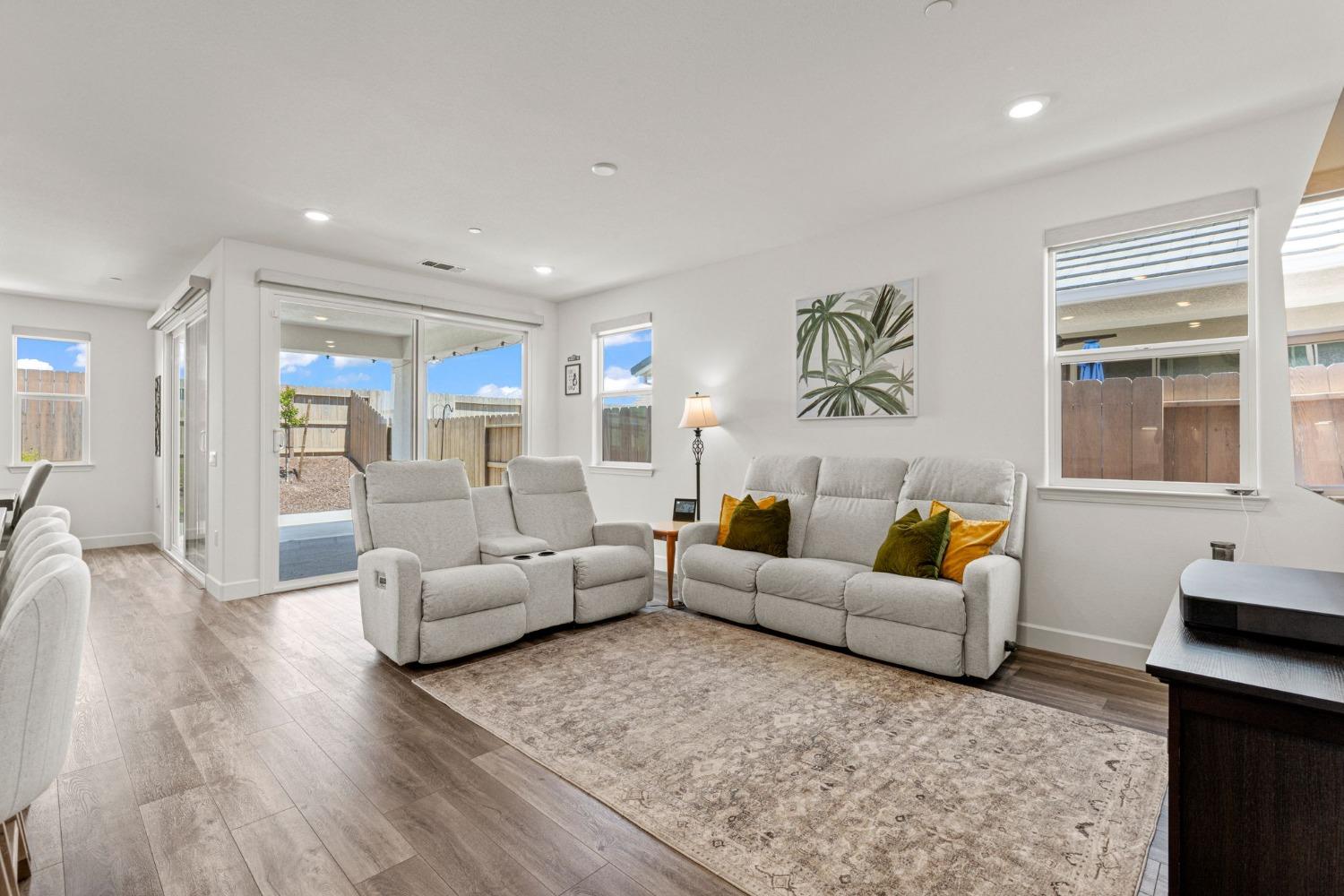 4580 Royal Lily Avenue