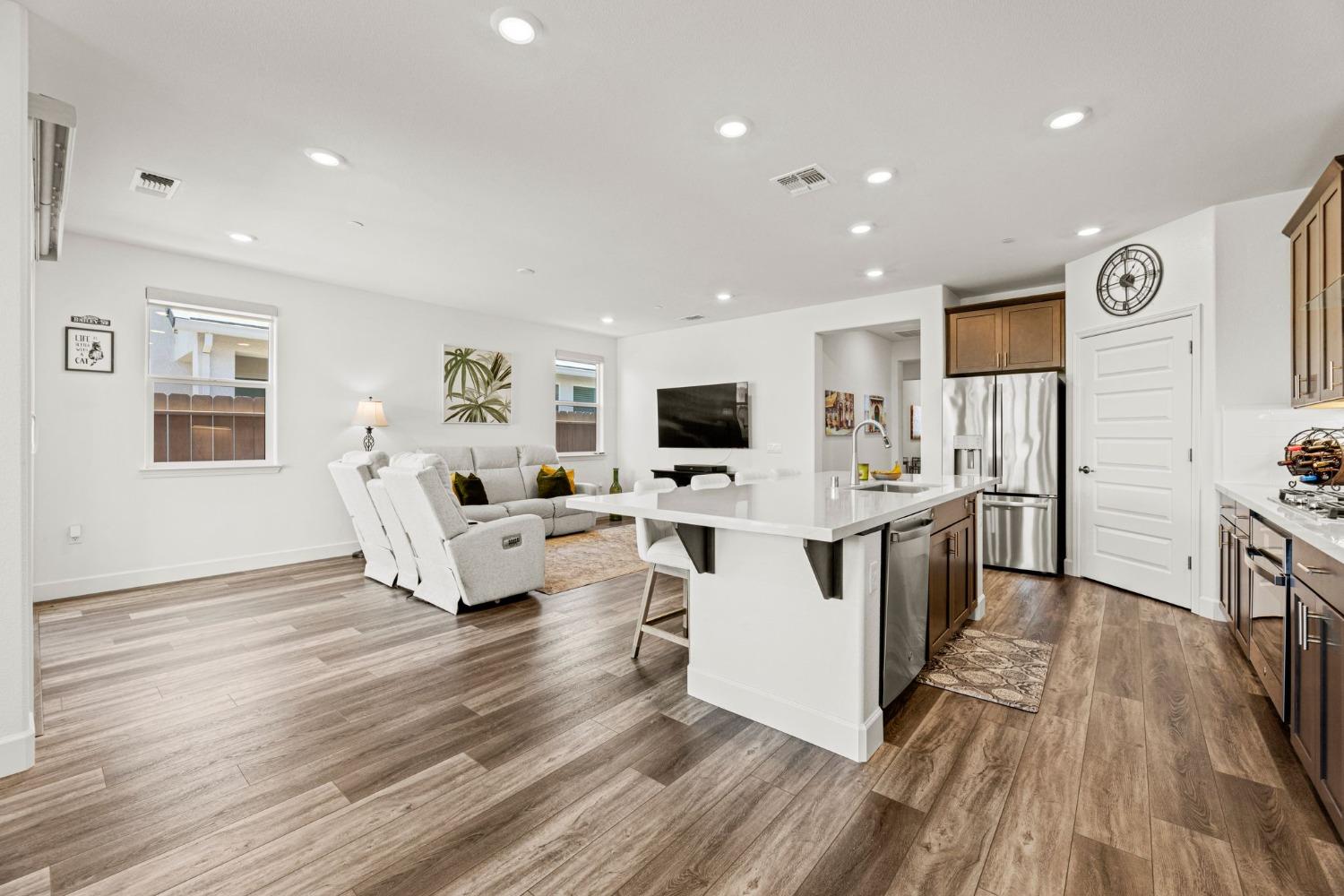 4580 Royal Lily Avenue