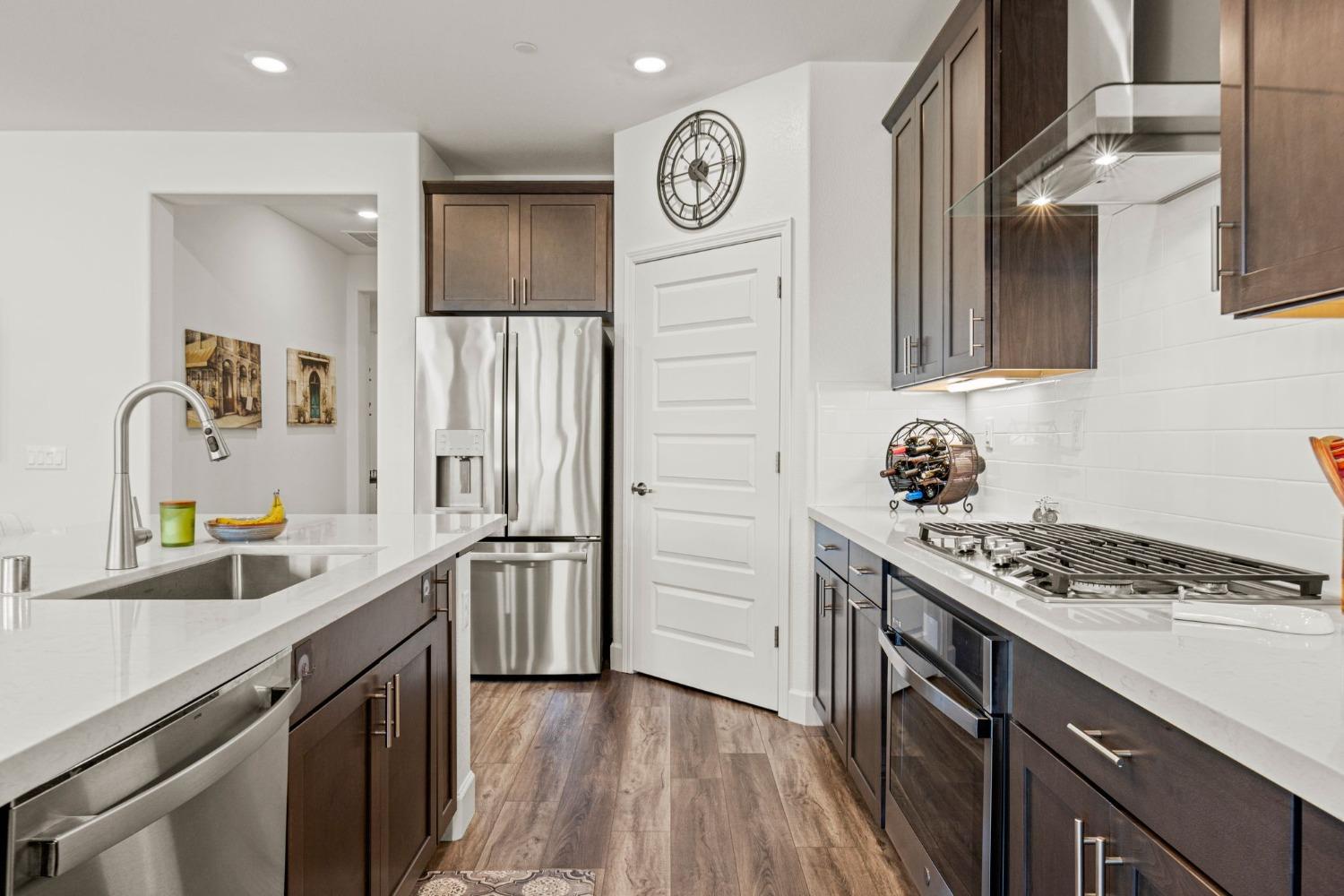 4580 Royal Lily Avenue