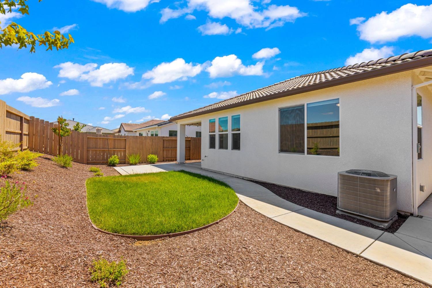 4580 Royal Lily Avenue